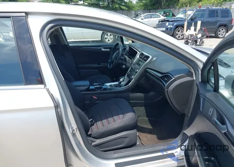 2013 Ford Fusion Se z USA, uszkodzony, nr VIN 3FA6P0H70DR354460